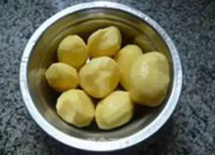 Make Potato pork soup step 1