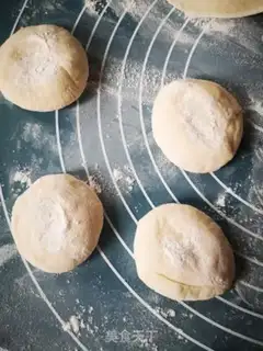Make Piggy buns step 6
