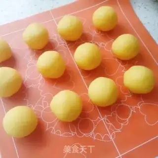Make Watch the moon cake step 11