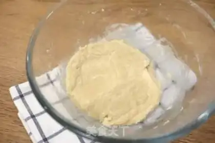Make White Lotus and Red Bean Sands step 3