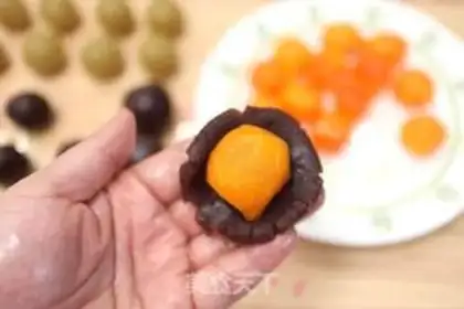 Make White Lotus and Red Bean Sands step 5