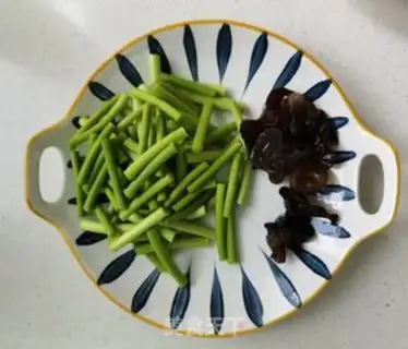 Make Garlic fried meat step 1