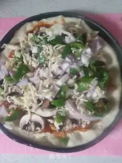 Make Chicken garden mushroom pizza step 15