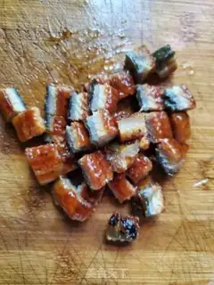 Make Eel egg fried rice step 1