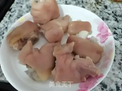 Make Spicy spicy pig hoof step 2