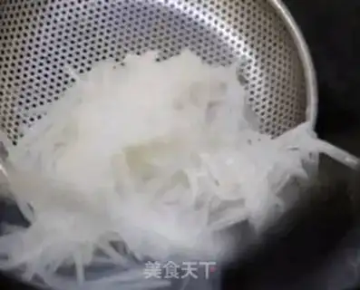 Make Sour beef radish step 1