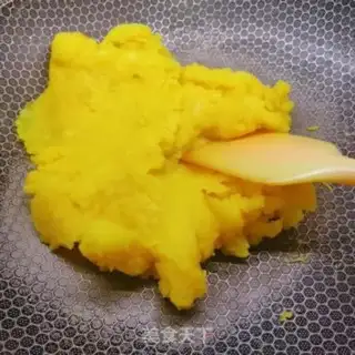 Make A yellow milk pie step 6