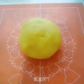 Make A yellow milk pie step 7