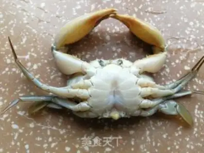 Make Onions of green crabs step 1