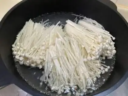 Make Frozen needle mushrooms step 3