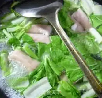 Make No. 5 mushroom fan soup step 6