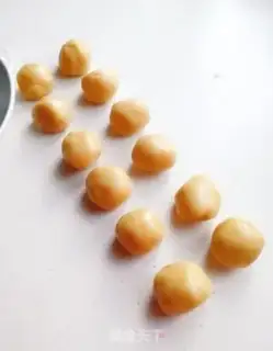 Make Wu Inn mooncake step 3