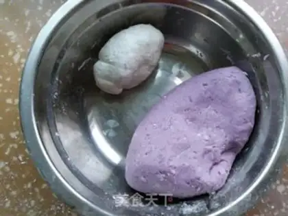 Make Crystal potato chestnut mooncake step 3
