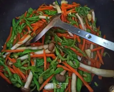 Make Pepper carrots, cheese and eggs step 7