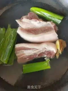 Make Garlic sprouts back to the pot step 0