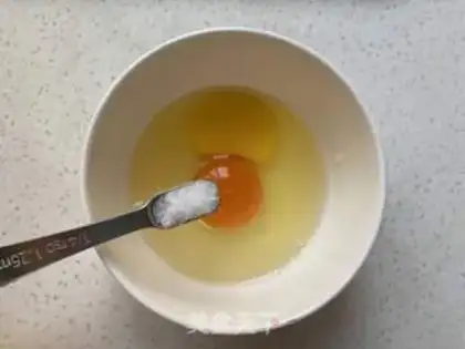 Make Hold on to the omelet step 2