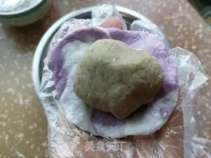 Make Crystal potato chestnut mooncake step 6