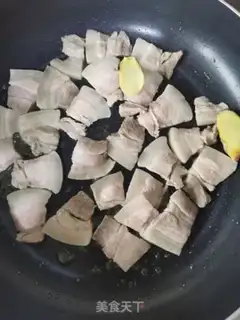 Make Garlic sprouts back to the pot step 2