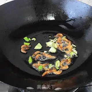 Make Shrimp skin and bean horns step 2