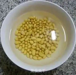 Make Soybeans and fungus broth step 0