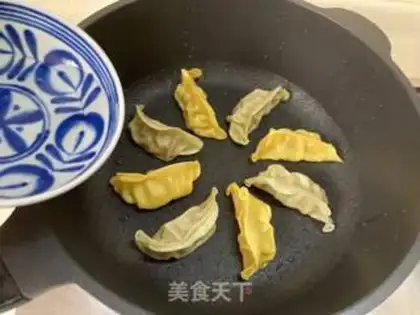 Make Hold on to the omelet step 5