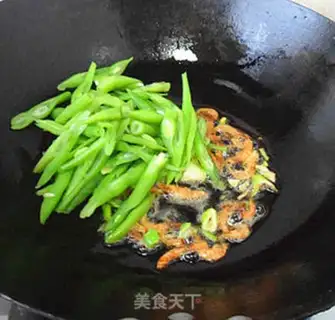 Make Shrimp skin and bean horns step 3