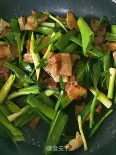 Make Garlic sprouts back to the pot step 4