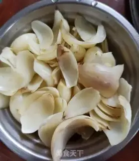 Make The wine makes lilies step 1