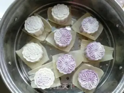 Make Crystal potato chestnut mooncake step 10
