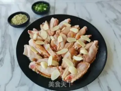 Make Pyramid chicken wings step 1
