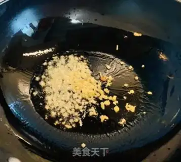 Make Pyramid chili onions step 0