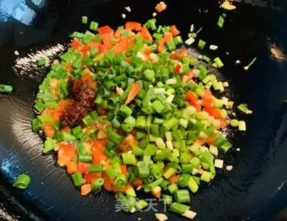 Make Pyramid chili onions step 3