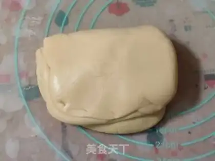 Make Peach-tree mooncake step 4