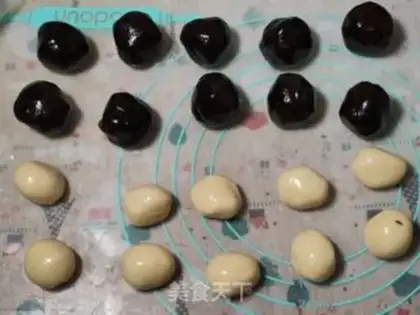Make Peach-tree mooncake step 5