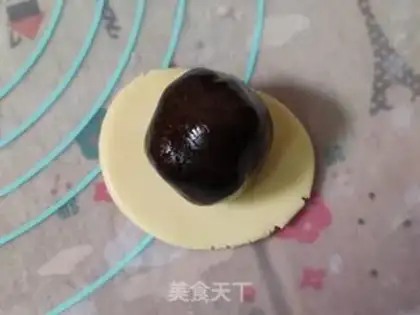 Make Peach-tree mooncake step 7