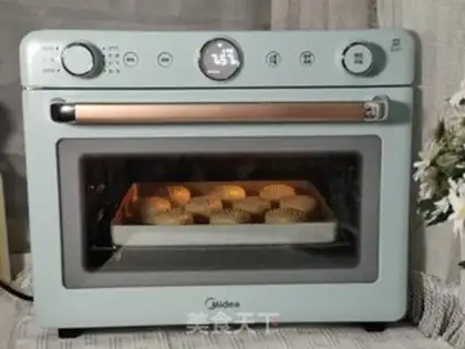 Make Peach-tree mooncake step 9