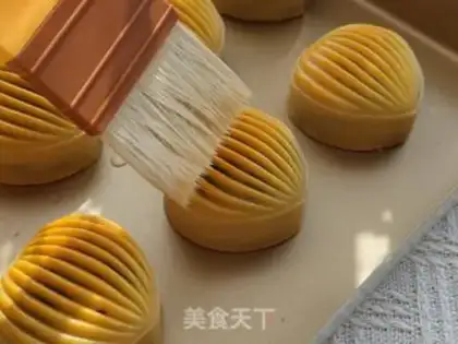 Make Peach-tree mooncake step 10