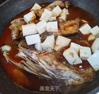 Make Bean petal fried fish tofu step 7