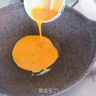 Make Onion fried eggs step 1