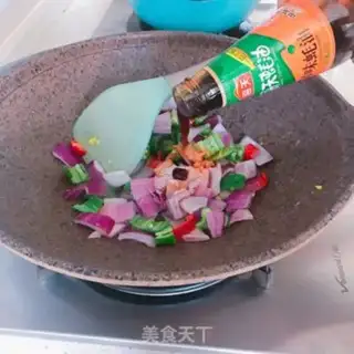 Make Onion fried eggs step 4