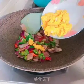 Make Onion fried eggs step 5