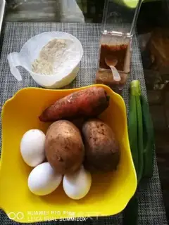 Make Fried eggs in the nest step 0
