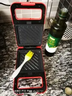 Make Fried eggs in the nest step 1