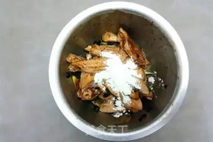 Make Gold needles steam chicken wings step 4
