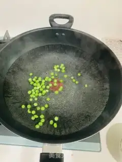 Make Black rice shrimp egg fried rice step 1