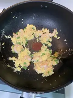 Make Black rice shrimp egg fried rice step 5