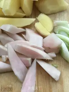 Make Roasted potatoes, chicken legs step 4