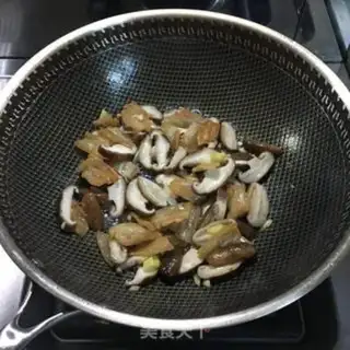 Make Five flowers, fried mushrooms step 4