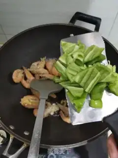 Make Spicy prawn step 4