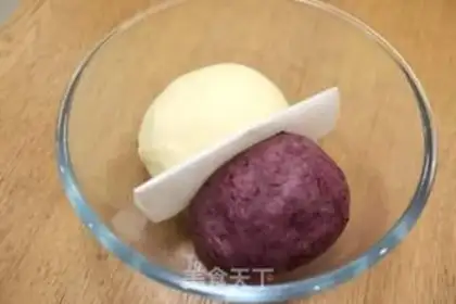 Make Cheese almond double-coloured toast step 6